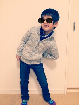 「アイテム（デニムパンツ、レッド系）」を使った、りくひろさん（キッズ・120cm）の冬コーディネート