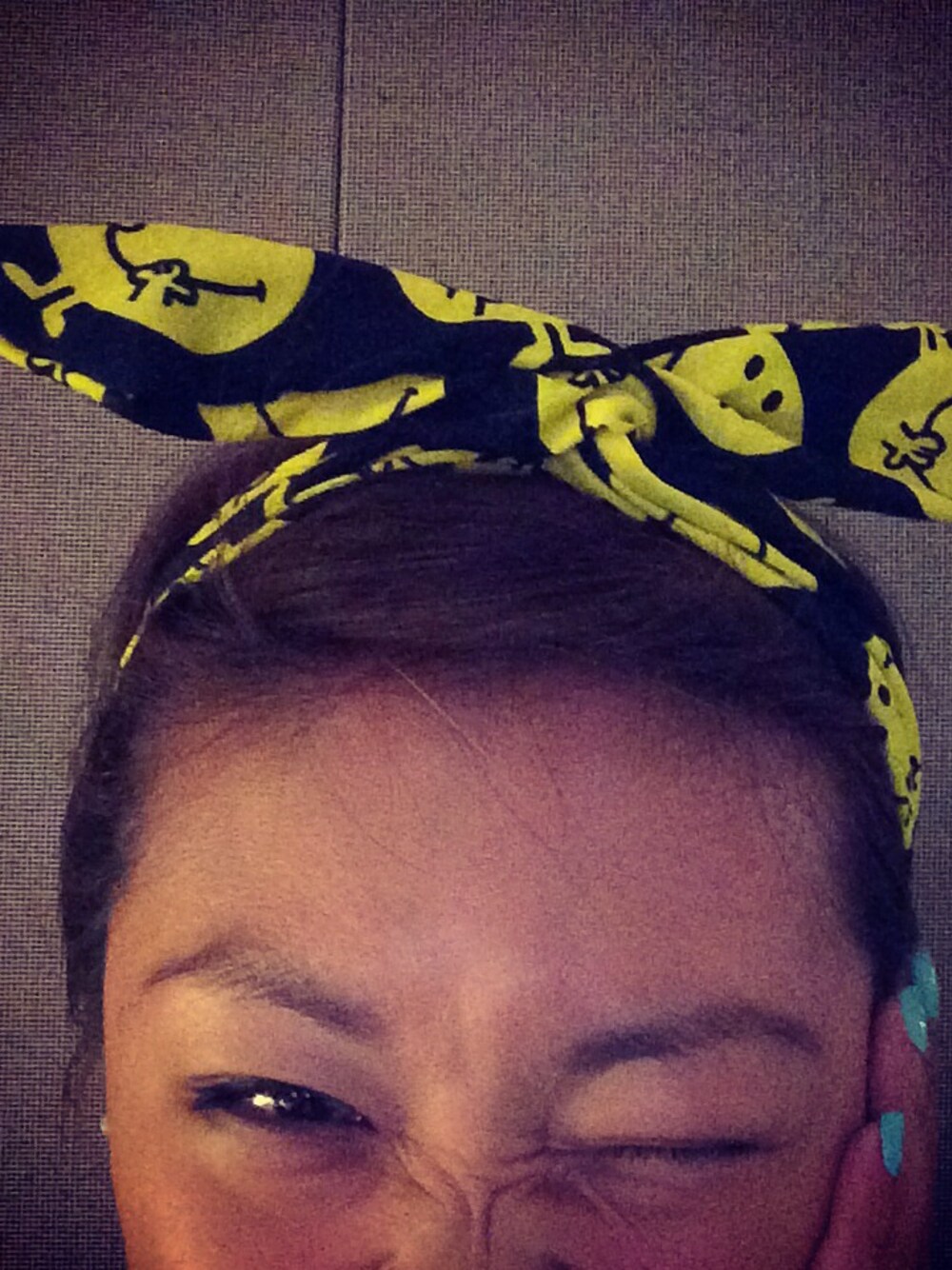 「hairband、smiley、seoul」｜「SMILEYのアイテム（ヘアバンド、イエロー系）」を使った、Joさん（レディース・157cm）の夏コーディネートの1枚目の写真
