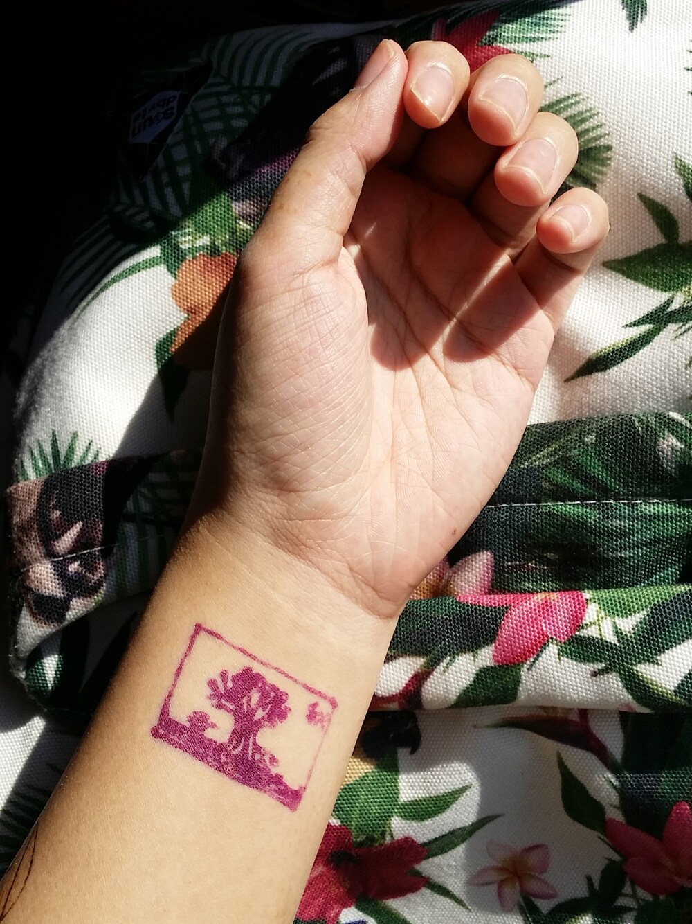 「henna、tattoo、purple」｜「tattooのHenna tattoo（その他、ブラウン系）」を使った、Elizalytさん（レディース・168cm）の秋コーディネートの1枚目の写真