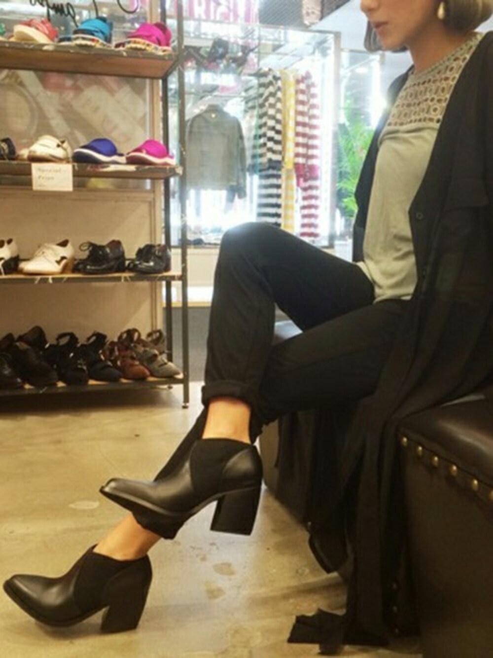 「JEFFREY CAMPBELL」｜「Jeffrey Campbellのサイドゴアブーティ（ブーティ、ブラック系）」を使った、JeffreyCampbellラフォーレ原宿店さん（レディース・158cm）の秋コーディネートの1枚目の写真