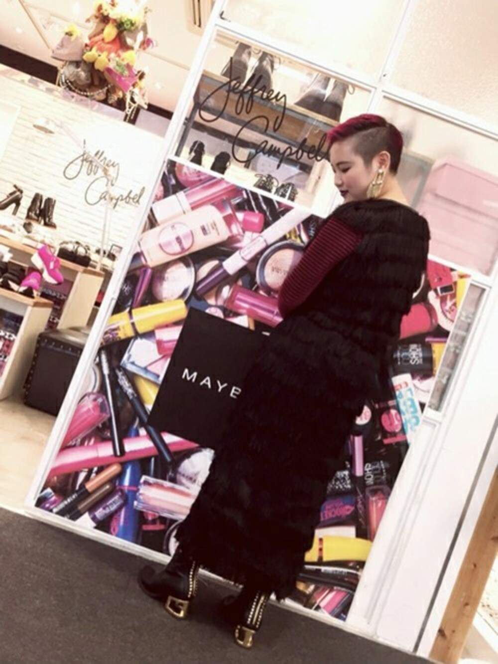 「JEFFREY CAMPBELL」｜「Jeffrey Campbellのスタッズ付きショートブーツ（ブーツ、ブラック系）」を使った、JeffreyCampbellラフォーレ原宿店さん（レディース・158cm）の秋コーディネートの1枚目の写真