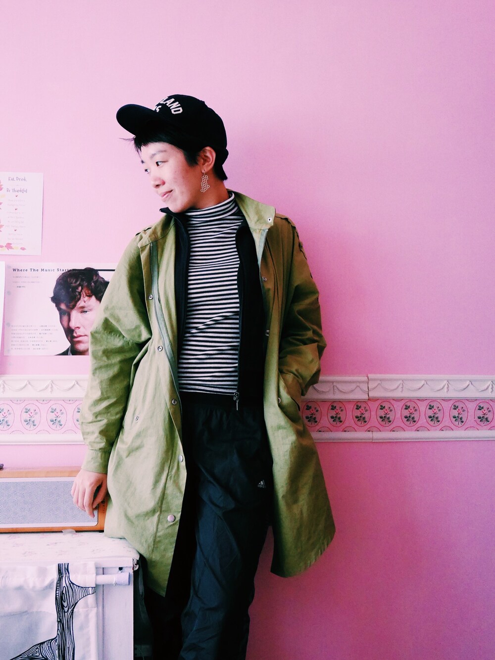 ブラック系のジャケット/アウターを着用したレディースの冬コーディネートの1枚目の写真