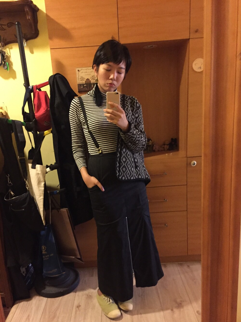 ブラック系のジャケット/アウターを着用したレディースの冬コーディネートの1枚目の写真