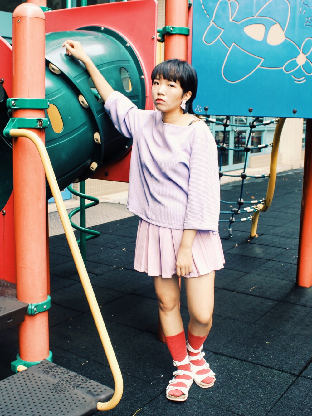 「H&Mのアイテム（トップス、パープル系）」を使った、林書宇さん（レディース・164cm）の秋コーディネートの1枚目の写真