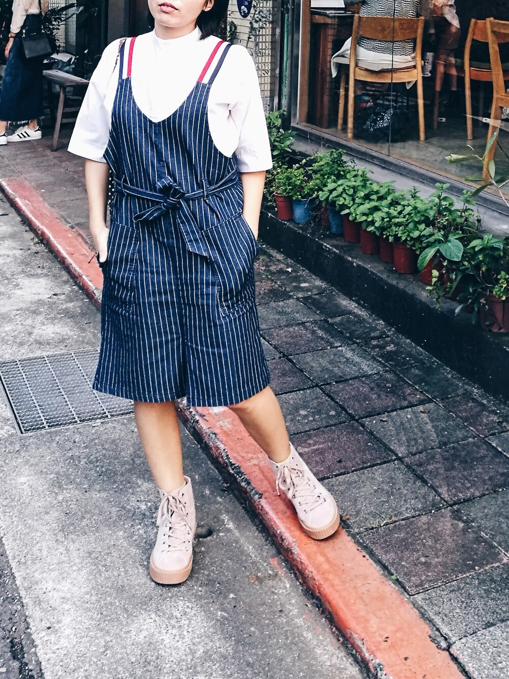 「ZALORAのアイテム（ワンピース/ドレス、ブルー系）」を使った、林書宇さん（レディース・164cm）の秋コーディネートの1枚目の写真
