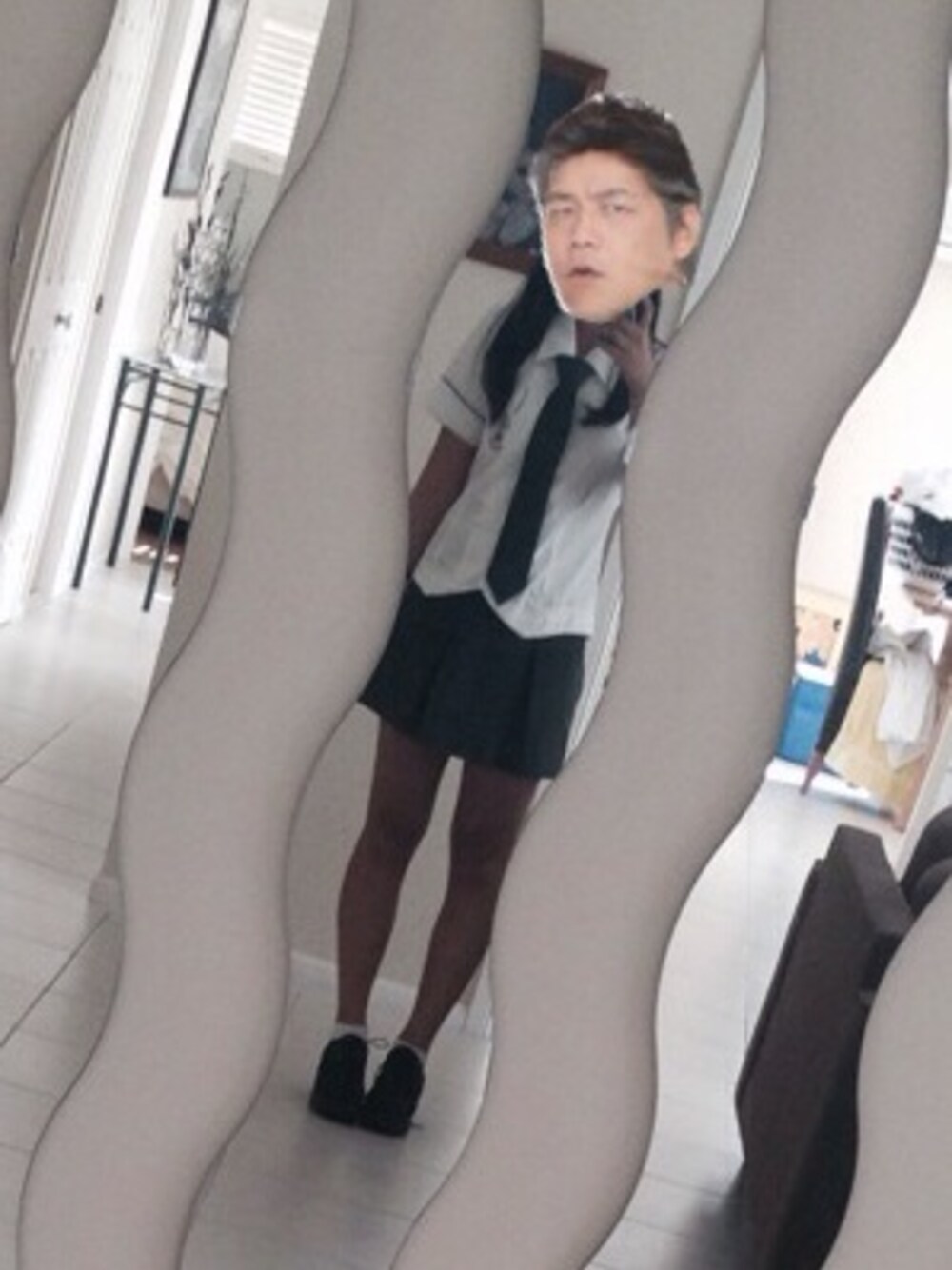 「制服、school uniform」｜「sportsgirlのsportsgirl lace up tread shoes ♡（ブーツ、ブラック系）」を使った、ericaさん（レディース・168cm）の秋コーディネートの1枚目の写真