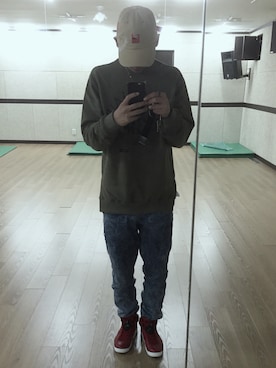 「sweatshirt」｜「アイテム（キャップ）」を使った、Haruさん（メンズ・178cm）の秋コーディネート