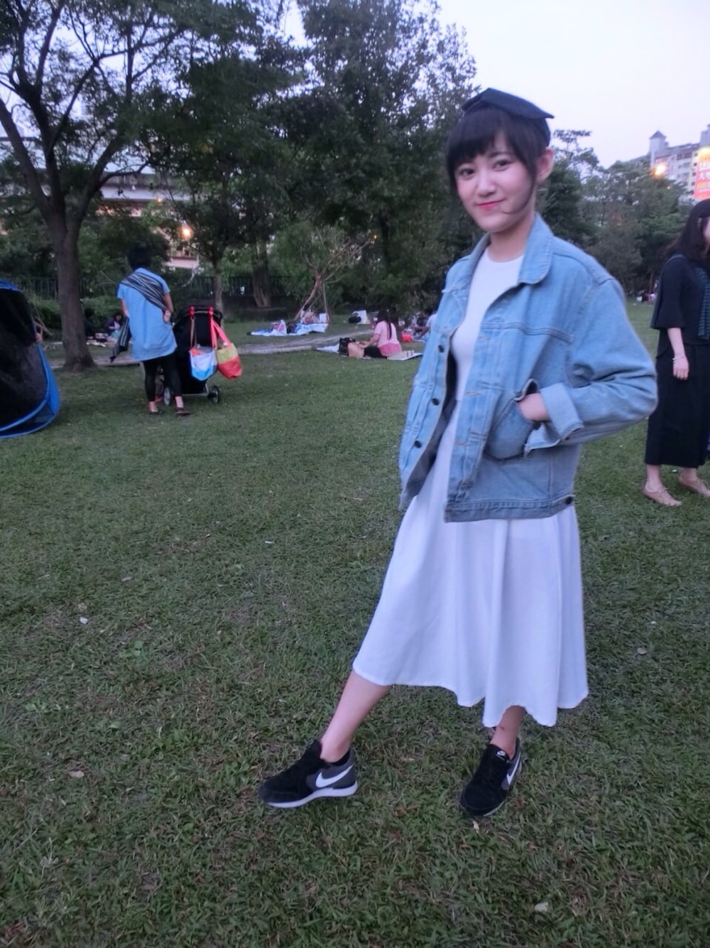 「ヘットバンド、デニム、デニムジャケット」｜「STYLENANDAのアイテム（デニムジャケット、ブルー系）」を使った、Kikiさん（レディース・156cm）の秋コーディネートの1枚目の写真