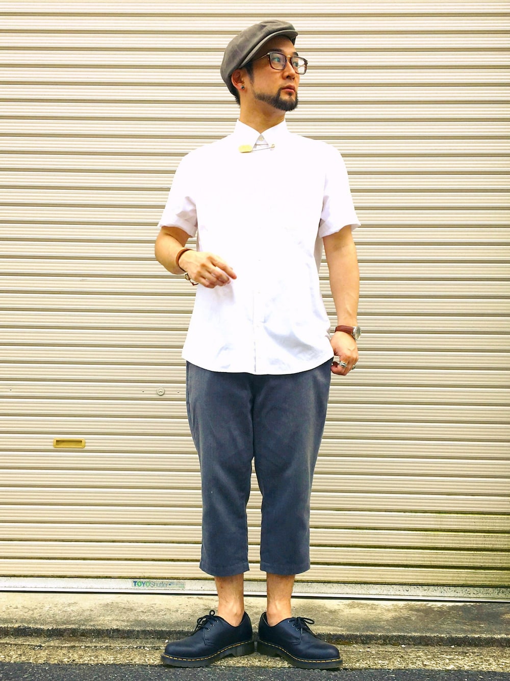ブラック系のブーツ、グレー系のその他パンツ、その他のその他を着用したメンズの夏コーディネートの1枚目の写真