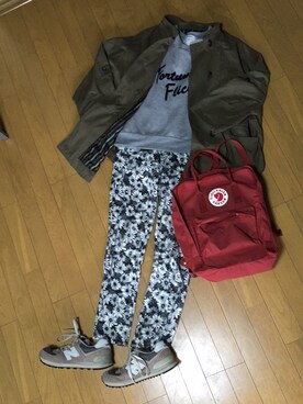 「雨の日」｜「アイテム（スウェット）」を使った、Mariyさん（レディース・162cm）の秋コーディネート