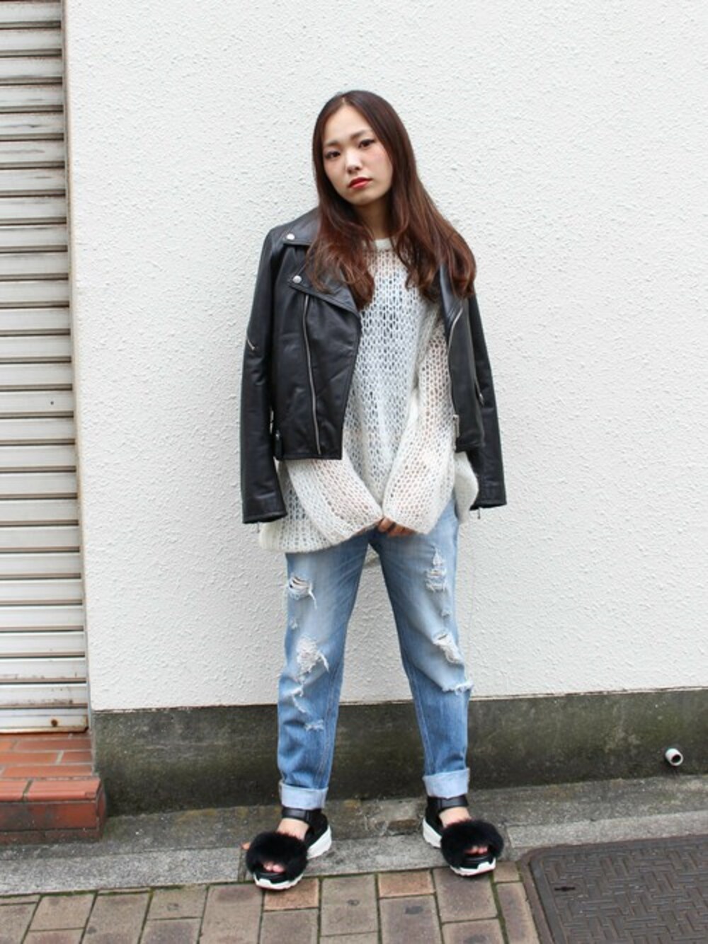 「カジュアル、ライダース、モヘアニット、jouetie、ダメージデニムパンツ」｜「jouetieのローゲージモヘアニット（ニット/セーター、ホワイト系）」を使った、jouetieさん（レディース・153cm）の秋コーディネートの1枚目の写真