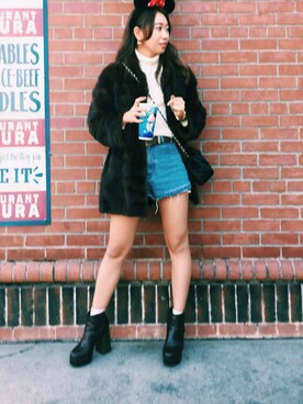 「EVRIS（エヴリス）のリメイクヘムデニムショートパンツ（デニムパンツ、ブルー系）」を使った、Yui Matsumotoさん（レディース・159cm）の秋コーディネート