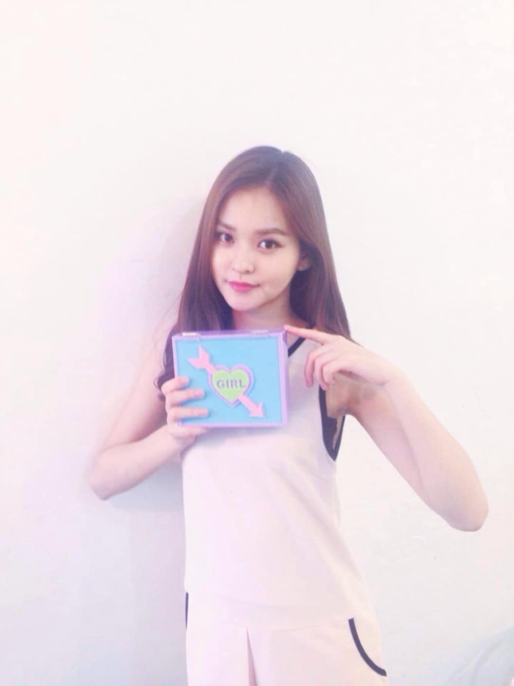 「202FACTORY、 ACRYLIC、 GIRL BOX CLUTCH BAG」｜「202FACTORYのGIRL BOX CLUTCH BAG（バッグ）」を使った、202factoryさん（レディース・166cm）の春コーディネートの1枚目の写真