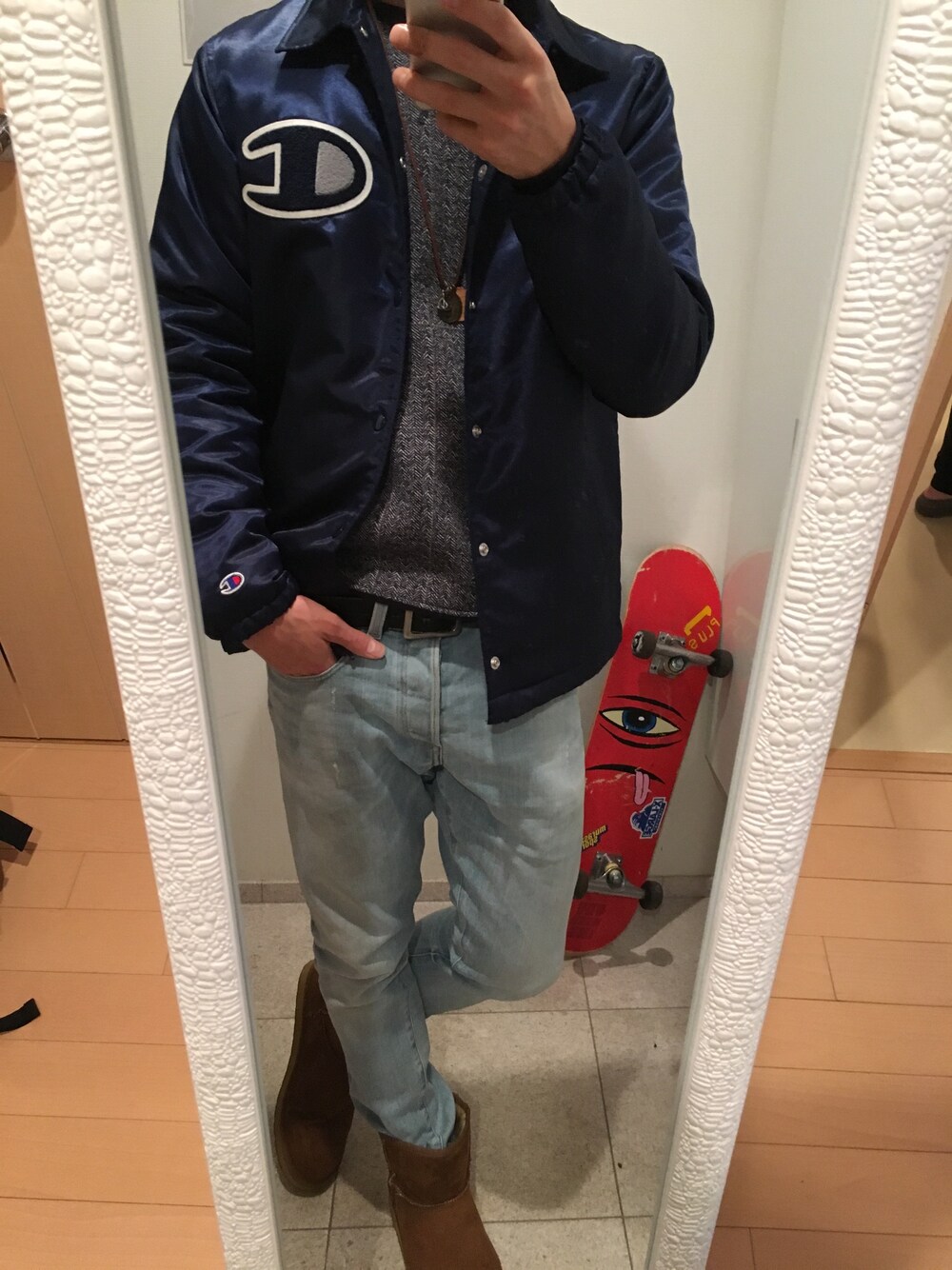 「お買い物」｜「Championのアイテム（ナイロンジャケット、ブルー系）」を使った、ゆーいさん（メンズ・173cm）の冬コーディネートの1枚目の写真