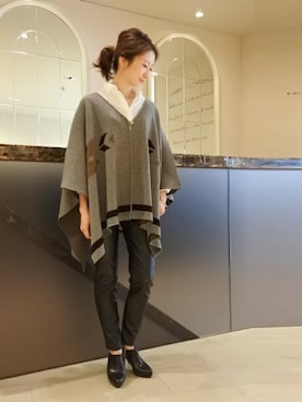 「スキニー」｜「アイテム（ポンチョ）」を使った、Yukoさん（レディース・166cm）の秋コーディネート