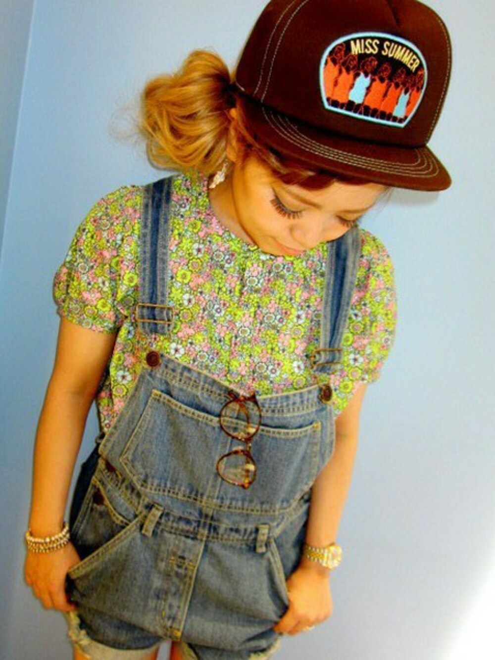 「WCのwc/MISS　SUMMＥR ツイルCAP（キャップ、ブラウン系）」を使った、WEB_STAFFさん（レディース・154cm）の夏コーディネートの1枚目の写真