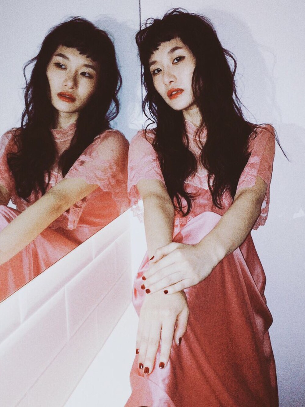 「シンプル、秋服、撮影、hair、古着、vintage」｜「Grimoireのアイテム（ドレス、ピンク系）」を使った、濱田茉奈(ManaHamada)さん（レディース・162cm）の秋コーディネートの1枚目の写真
