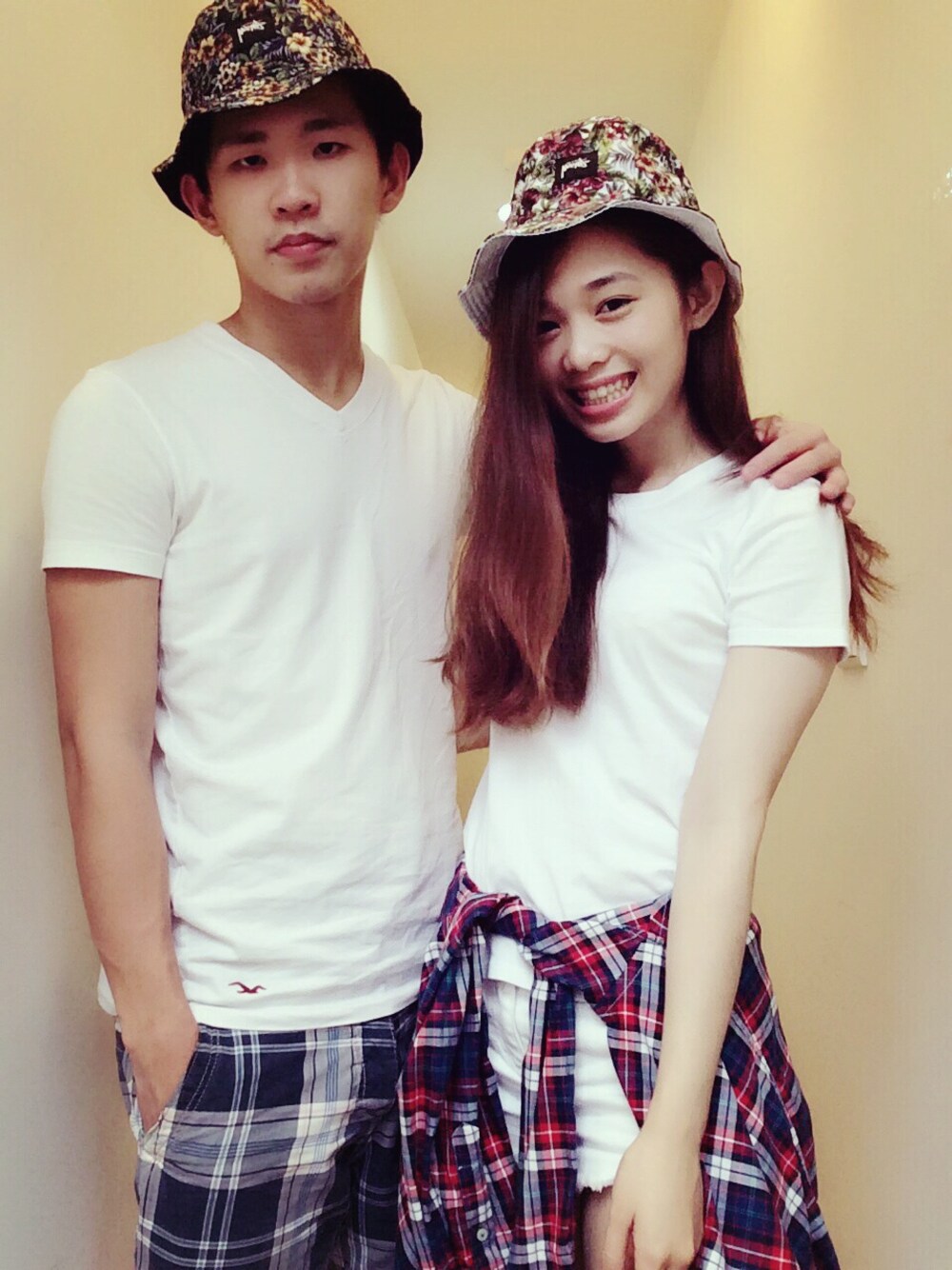 「stussy、UNIQLO、Taiwan、TOMMY HILFIGER、HOLLISTER、WOMEN、TAIPEI」｜「STUSSYのアイテム（サンバイザー、ホワイト系）」を使った、林意星さん（レディース・161cm）の夏コーディネートの1枚目の写真