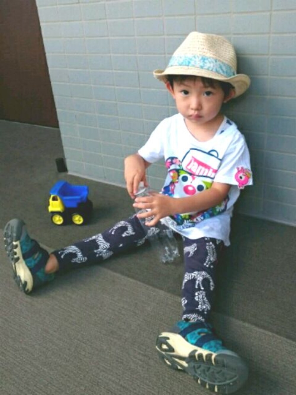 「New Balance、JAM 、codycoby、スパッツ」｜「JAMのアイテム（Tシャツ/カットソー、ホワイト系）」を使った、macocoさん（キッズ・100cm）の秋コーディネートの1枚目の写真