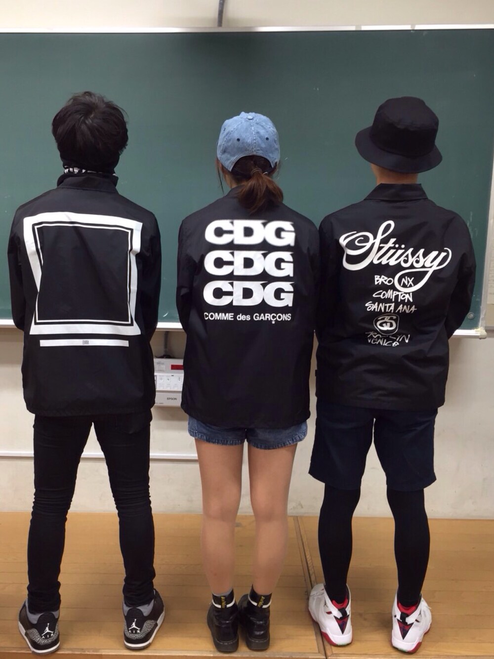 「コーチジャケット、COMME des GARCONS、ELVIRA、stussy、NIKE、supreme、Dr.Martens、Ralph Lauren、ドレスコード、高校生」｜「ELVIRAのアイテム（その他アウター、ブラック系）」を使った、ホソノユキノさん（レディース・161cm）の冬コーディネートの1枚目の写真