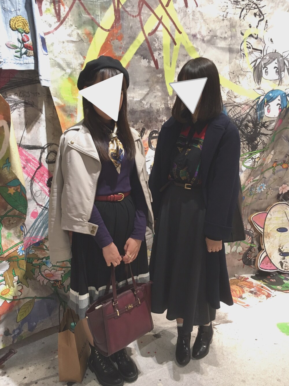 「ヴィンテージ、プリーツ、シャツ、ロングスカート、ロングコート、ブーツ、used、GUCCI4rooms、GUCCI、モード」｜「usedのアイテム（シャツ/ブラウス、レッド系）」を使った、ホソノユキノさん（レディース・161cm）の秋コーディネートの1枚目の写真