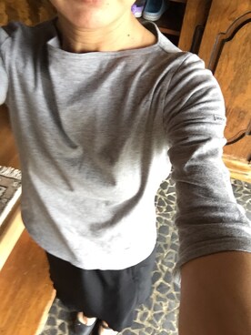 「a.v.v（アーヴェヴェ）のアイテム（Tシャツ/カットソー、グレー系）」を使った、Loraさん（レディース）の秋コーディネート
