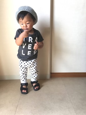 「黒サンダル」｜「アイテム（ハンチング/ベレー帽）」を使った、Leo♛さん（キッズ・80cm）の春コーディネート
