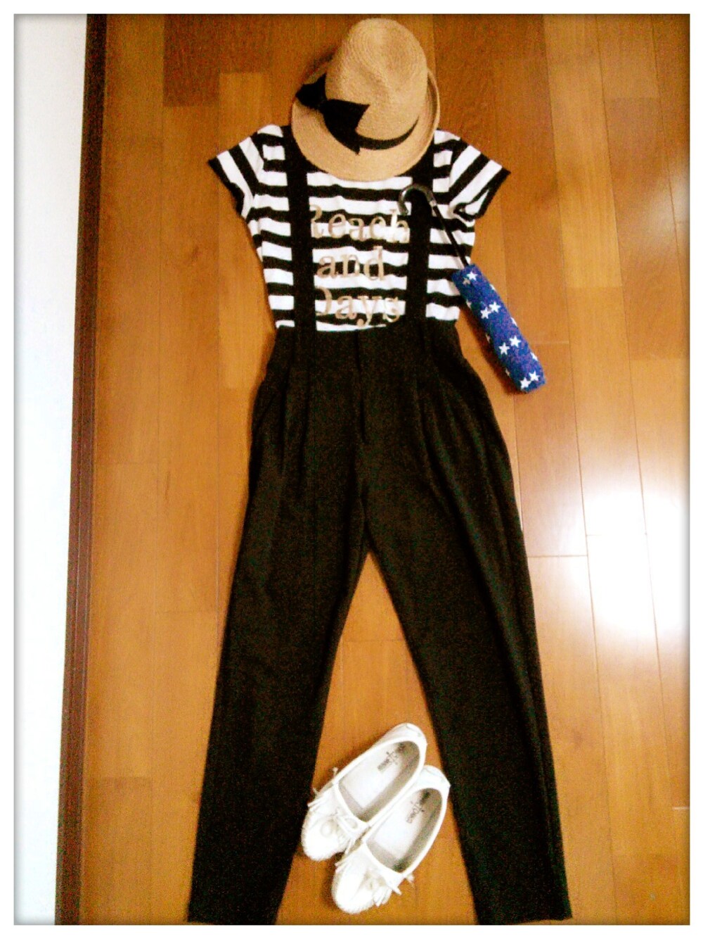 「サロペット、モノトーン、GU、モカシン、ボーダートップス」｜「Minnetonkaのモカシン（モカシン/デッキシューズ、ホワイト系）」を使った、nikomiko123さん（レディース・162cm）の夏コーディネートの1枚目の写真