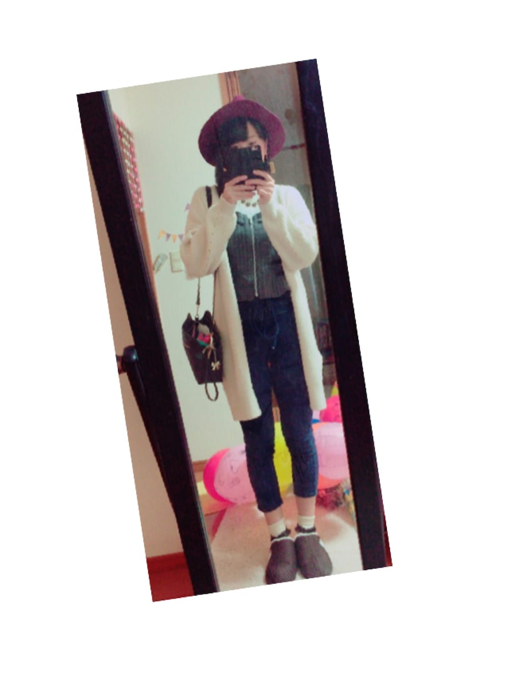 ベージュ系のニット/セーター、その他のハットを着用したレディースの秋コーディネートの1枚目の写真