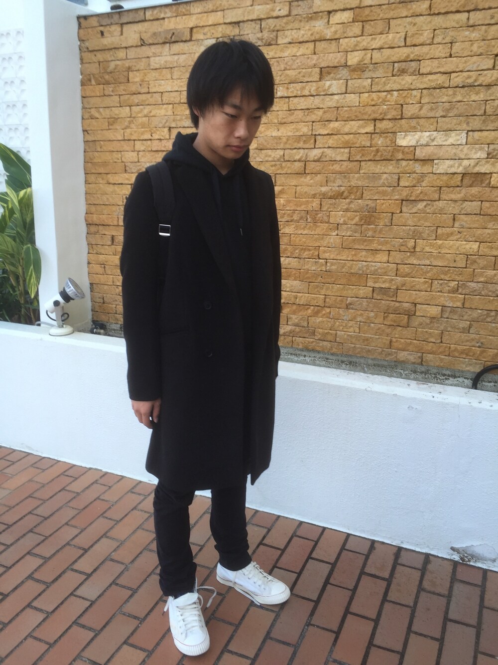 「チェスターコート、ブラック」｜「WEGOのアイテム（その他パンツ、ブラック系）」を使った、Yutoさん（メンズ・170cm）の冬コーディネートの1枚目の写真