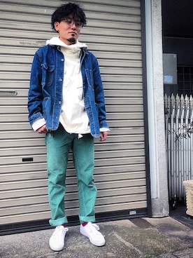 「ホワイトスニーカー」｜「アイテム（カバーオール）」を使った、YUTA KABURAGI さん（メンズ・175cm）の冬コーディネート