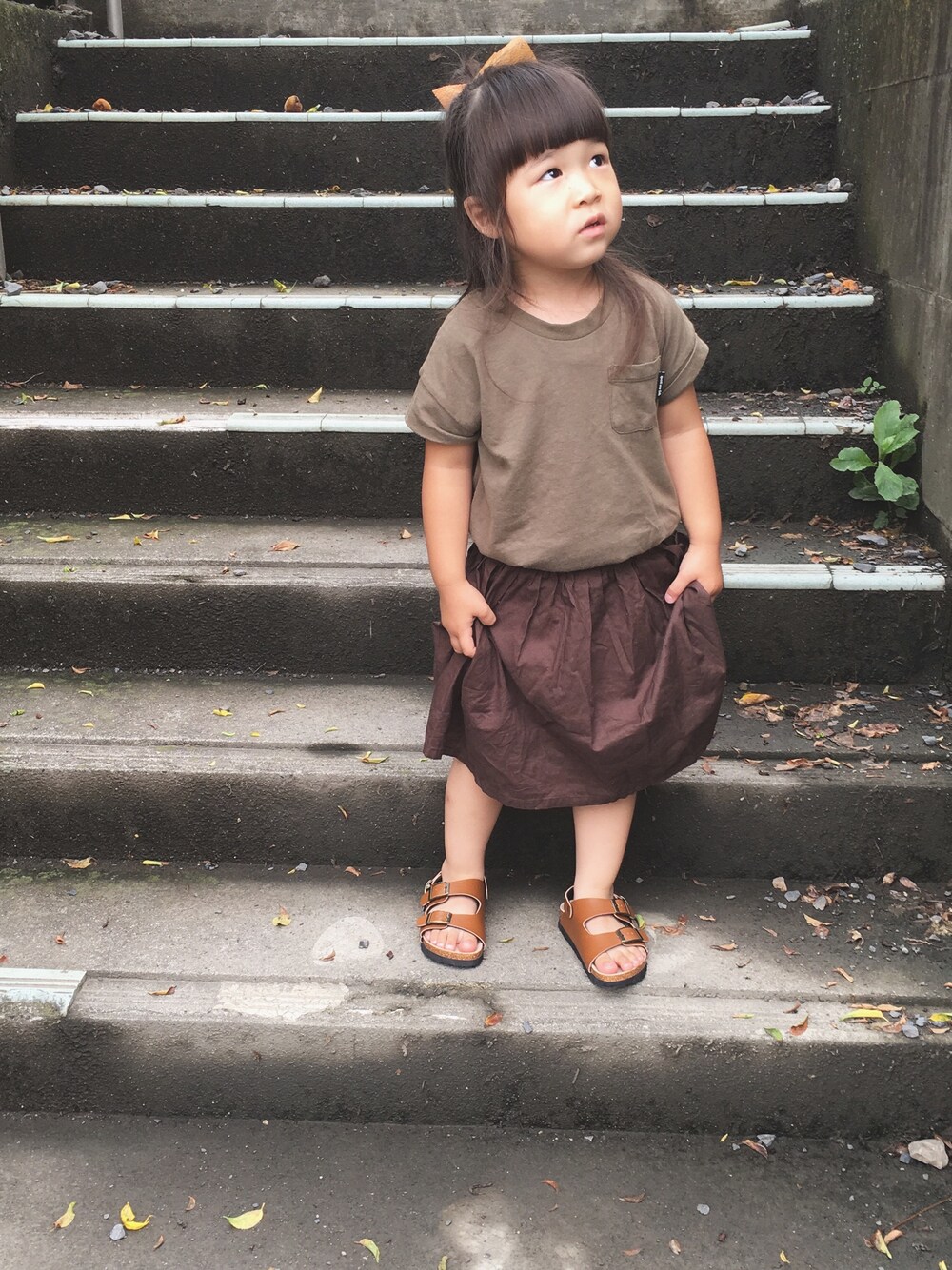「FITH、quoitusefith、ヒラキ、サンダル、女の子、キッズコーデ、キッズファッション、2歳11ヶ月、休日スタイル、kids」｜「quoti use fithのアイテム（ワンピース、ブラウン系）」を使った、coco☺︎さん（キッズ・90cm）の夏コーディネートの1枚目の写真