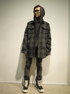 「off white（オフホワイト）のアイテム（トップス）」を使った、一政さん（メンズ・170cm）の夏コーディネート