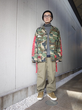 「off white（オフホワイト）のアイテム（トップス）」を使った、一政さん（メンズ・170cm）の秋コーディネート