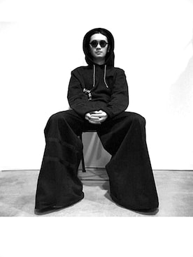 「off white（オフホワイト）のアイテム（トップス）」を使った、一政さん（メンズ・170cm）の冬コーディネート