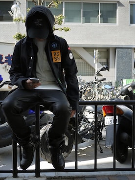 「RAF SIMONS（ラフシモンズ）のアイテム」を使った、一政さん（メンズ・170cm）の春コーディネート