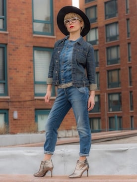 「Guess（ゲス）のアイテム（オールインワン・サロペット）」を使った、Rock Mama NYCさん（レディース・155cm）の春コーディネート