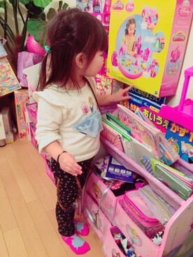 「NATURAL BEAUTY BASIC（ナチュラルビューティーベーシック）のアイテム（スウェット）」を使った、EmiiroDreamさん（キッズ・100cm）の冬コーディネート