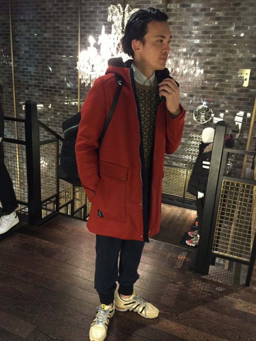 「赤、ウールコート、シャツ×ニット、LOVELESS、GUILD PRIME、スポーティ、天神」｜「GUILD PRIMEの【GUILD PRIME】MENS ロビンフードコート（その他アウター、オレンジ系）」を使った、Guaさん（メンズ・177cm）の秋コーディネートの1枚目の写真