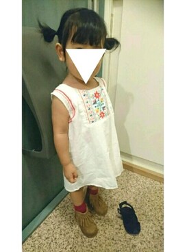 「GLOBAL WORK（グローバルワーク）の【キッズ】ハナシシュウプルオーバーノースリーブ/724018（シャツ/ブラウス、ホワイト系）」を使った、aoさん（キッズ・90cm）の夏コーディネート