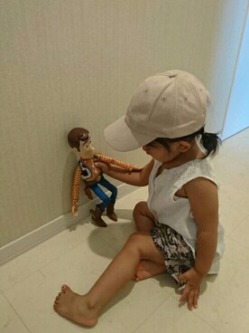 「petit main（プティマイン）のワンポイントスウェードキャップ（キャップ、ベージュ系）」を使った、aoさん（キッズ・90cm）の夏コーディネート