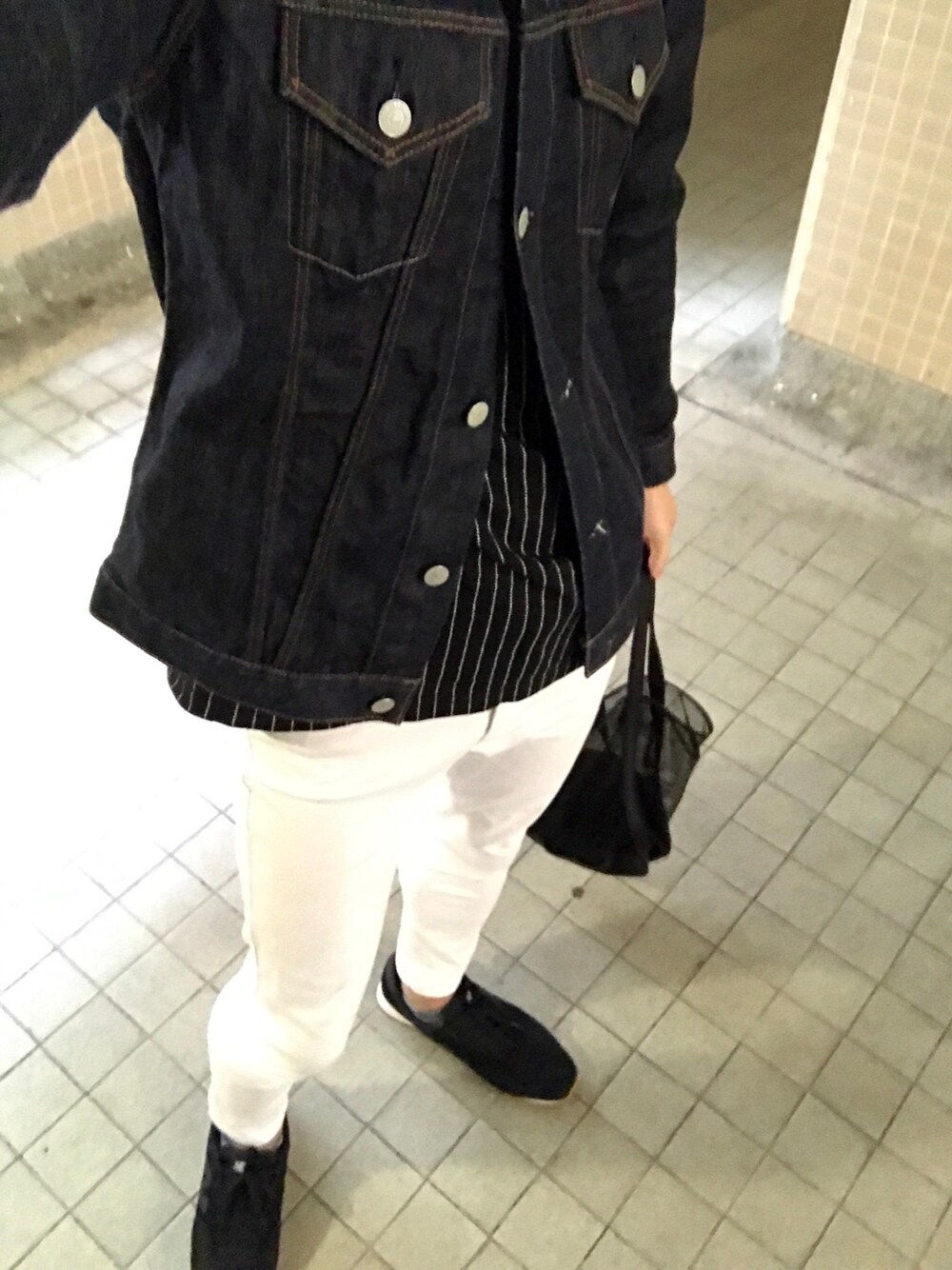 「URBAN RESEARCHのアイテム（デニムジャケット、ブルー系）」を使った、ジュンさん（メンズ・175cm）の秋コーディネートの1枚目の写真