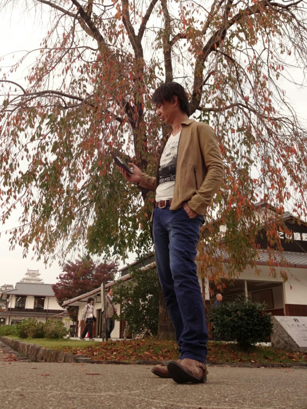 「レザージャケット、キレイめ、きれいめカジュアル、cookjeans 、BUFFALO BOBS、 イエローベース、 whoop-de-doo」｜「Cook jeans ストレッチパンツ（その他パンツ、ブルー系）」を使った、TetsuyaAshitaniさん（メンズ・175cm）の秋コーディネートの1枚目の写真
