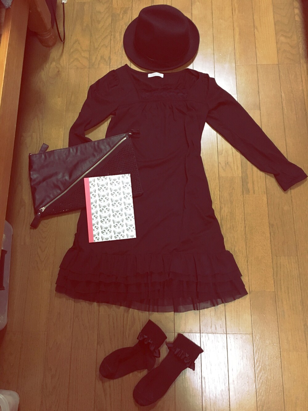 「オールブラック、猫、クラッチバッグ、レース、ブラック、横山裕」｜「groveのアイテム（ワンピース、ブラック系）」を使った、shio...さん（レディース・157cm）の秋コーディネートの1枚目の写真