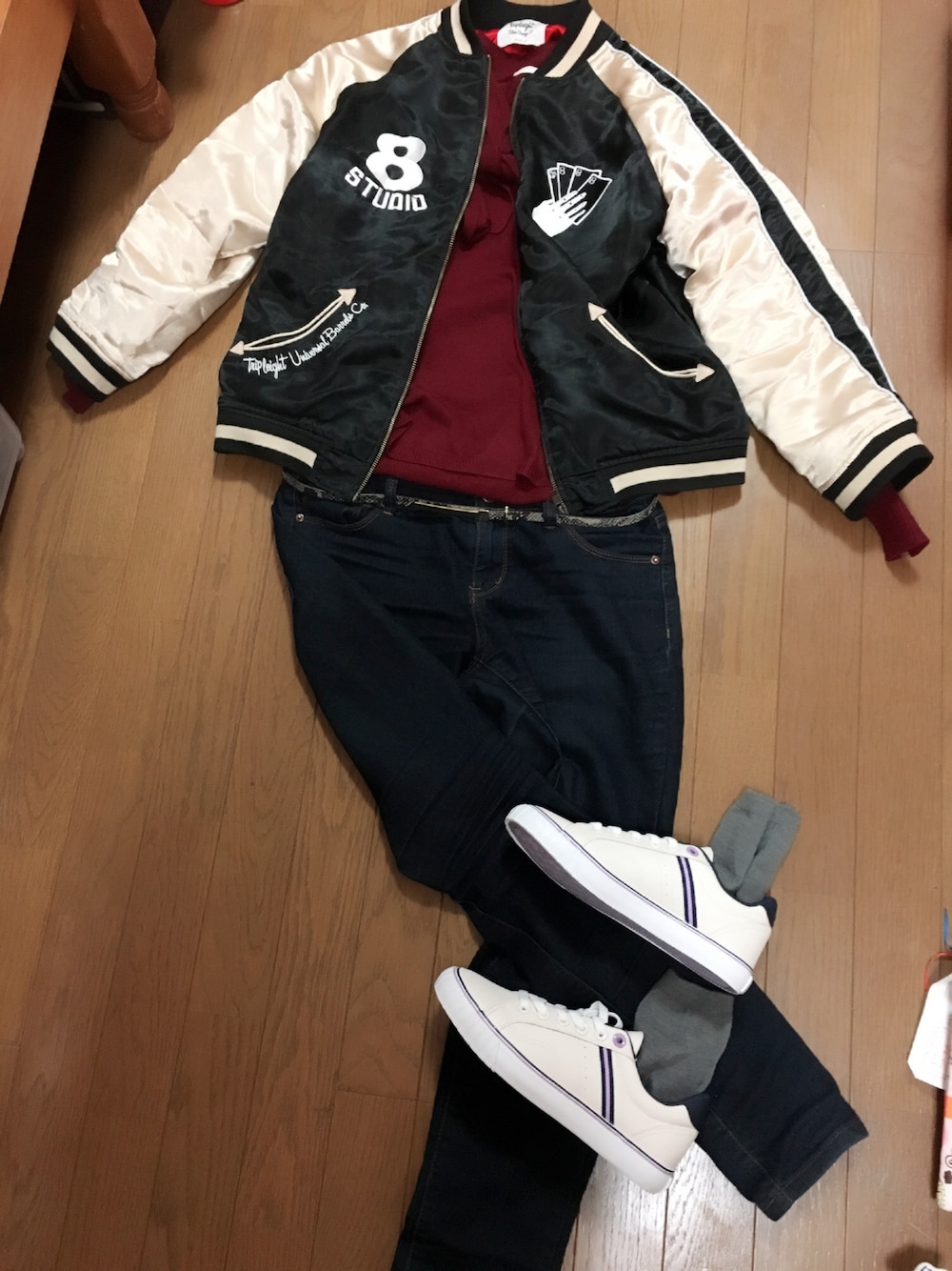 「スタジャン、スニーカー、関ジャニ∞、秋のコーデ、ボルドー、プチプラ」｜「FOREVER 21のアイテム（デニムパンツ、ブルー系）」を使った、shio...さん（レディース・157cm）の秋コーディネートの1枚目の写真