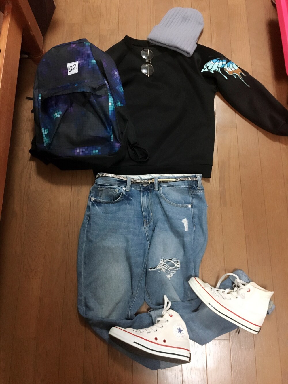 「シンプルコーデ、休日スタイル、ジェンダーフリー、コンバース、GU、ダイソー、デニムパンツ」｜「GUのアイテム（デニムパンツ、ブルー系）」を使った、shio...さん（レディース・157cm）の秋コーディネートの1枚目の写真