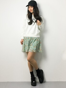 「Honey Salon（ハニーサロン）のアイテム（パンツ）」を使った、東舞華さん（レディース・163cm）の春コーディネート