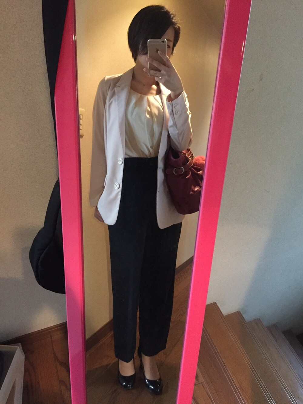 「Honeysのアイテム（テーラードジャケット、ピンク系）」を使った、らふら。さん（レディース・159cm）の秋コーディネートの1枚目の写真