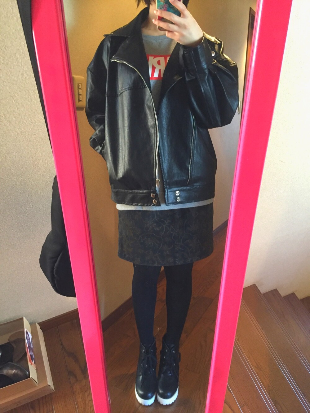 「DHOLICのアイテム（ライダースジャケット、ブラック系）」を使った、らふら。さん（レディース・159cm）の冬コーディネートの1枚目の写真