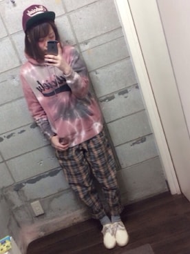 「柄×柄」｜「アイテム（キャップ）」を使った、asumiさん（レディース・157cm）の春コーディネート